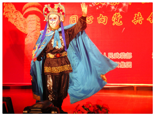 北京軍區(qū)戰(zhàn)友文工團(tuán)來我集團(tuán)慰問演出