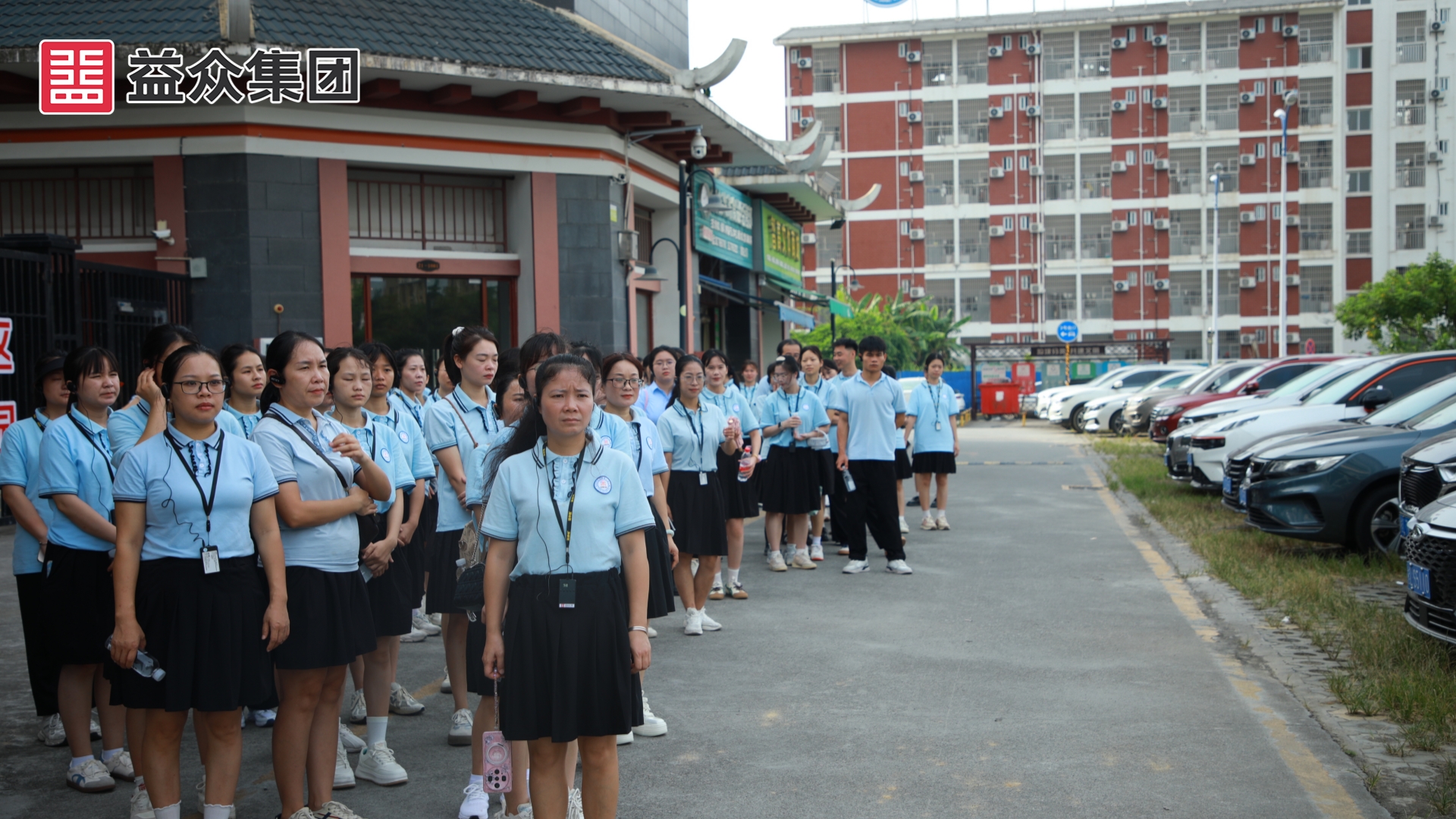 參觀益眾·尚城小區(qū)、右江區(qū)老鄉(xiāng)家園—迎龍易地扶貧搬遷安置小鎮(zhèn) (1)
